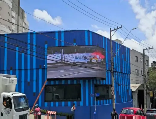 户外防水铁箱体P4全彩LED显示屏用于巴西的城市街道